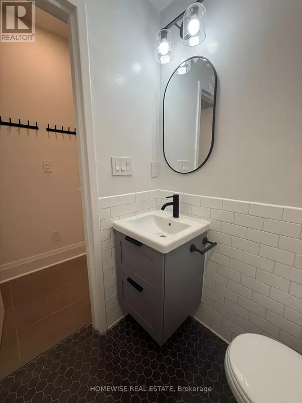 Toronto (south Parkdale), ON M6K3B7,1 Triller AVE #105
