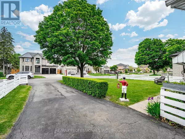Mississauga (malton), ON L4T2B9,7638 REDSTONE ROAD