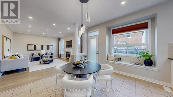 Oakville (wm Westmount), ON L6M5J4,2292 BLUE OAK CIRCLE