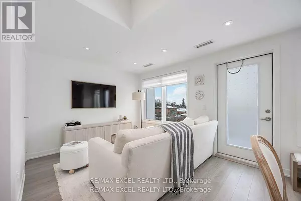 Toronto (downsview-roding-cfb), ON M3K0E3,155 Downsview Park BLVD #208