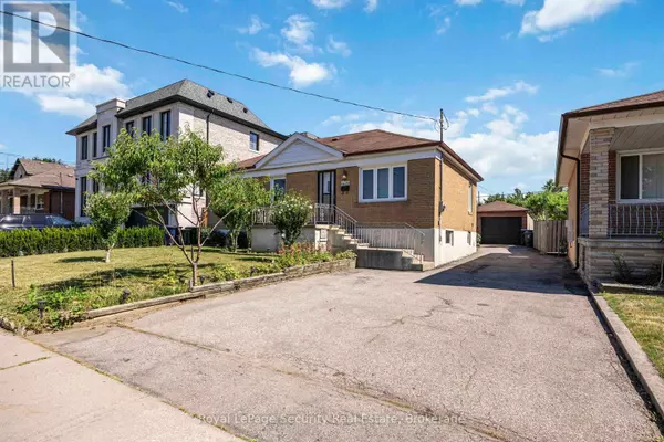 Toronto (rustic), ON M6L1W8,405 RUSTIC ROAD