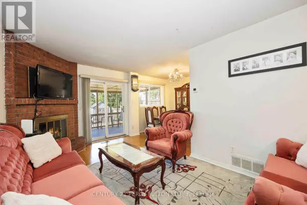 Toronto (west Humber-clairville), ON M9W6B9,17 WOODSVIEW AVENUE
