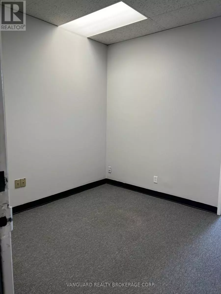 Toronto (york University Heights), ON M3J2H2,61 Alness ST #223