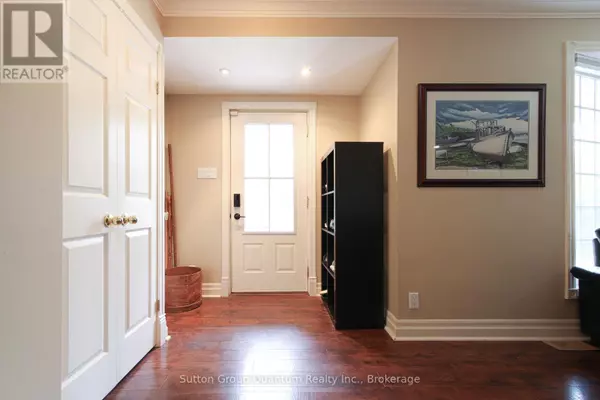 Oakville (wo West), ON L6L3Y6,348 SANDHURST DRIVE