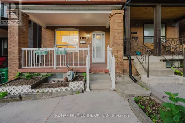 Toronto (caledonia-fairbank), ON M6E4W6,213 GILBERT AVENUE