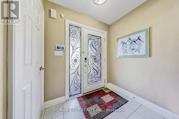 Mississauga (clarkson), ON L5J1J8,2036 LAKESHORE ROAD W