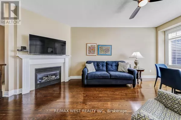 Mississauga (clarkson), ON L5J1J8,2036 LAKESHORE ROAD W