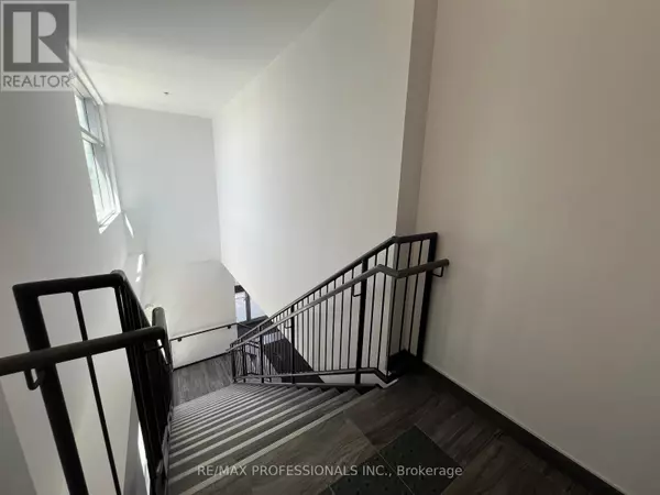 Oakville (qe Queen Elizabeth), ON L6L0H5,3495 Rebecca ST #209