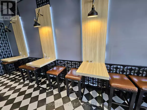 Mississauga (rathwood), ON L5A3Y1,377 Burnhamthorpe RD East #4