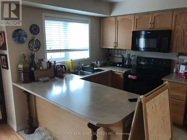 Oakville (ro River Oaks), ON L6H0H8,15 Hays BLVD #4