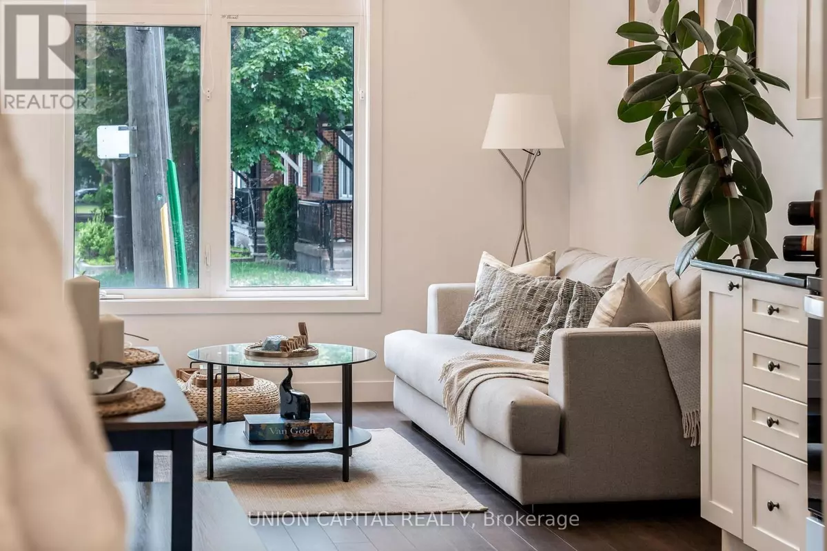 Toronto (keelesdale-eglinton West), ON M6M0B4,6 Bicknell AVE #1
