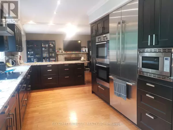 Oakville (mo Morrison), ON L6J6A4,493 COLEEN DRIVE