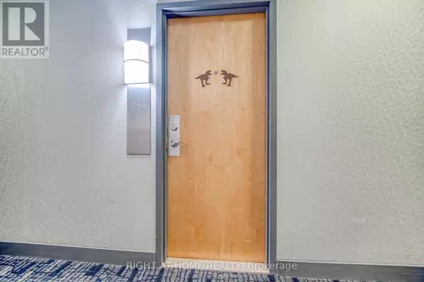 Toronto (mimico), ON M8Y0A1,185 Legion RD North #214
