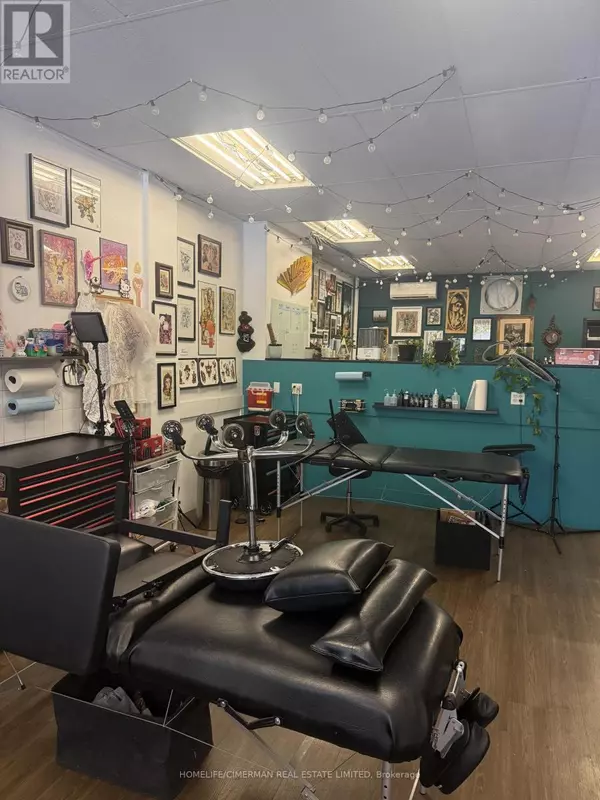 Toronto (dovercourt-wallace Emerson-junction), ON M6G1M5,880 Bloor ST West #Main Floor