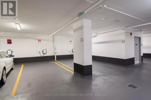 Toronto (islington-city Centre West), ON M8Z4Z7,36 Zorra ST #405