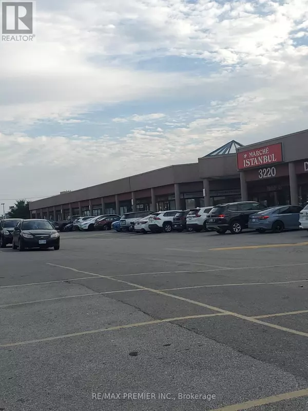 Toronto (yorkdale-glen Park), ON M6A2T3,3220 Dufferin ST #13
