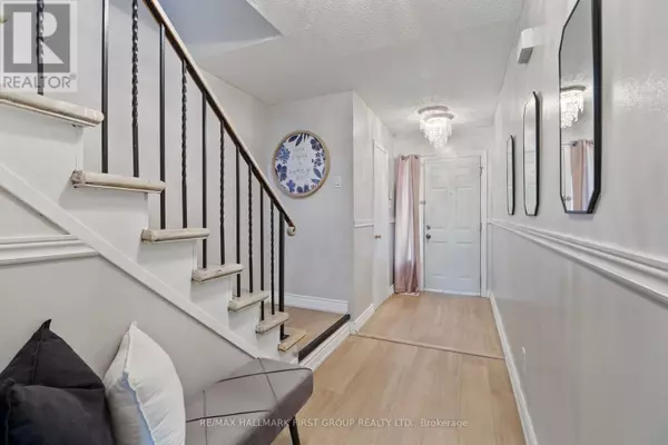 Mississauga (erindale), ON L5C2V7,3025 Cedarglen Gate #51