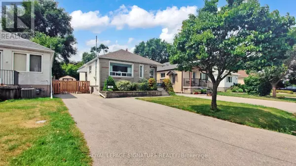 Toronto (islington-city Centre West), ON M9B3P9,48 ACORN AVENUE W