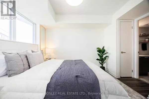 Toronto (south Parkdale), ON M6K0A5,38 Joe Shuster WAY #604