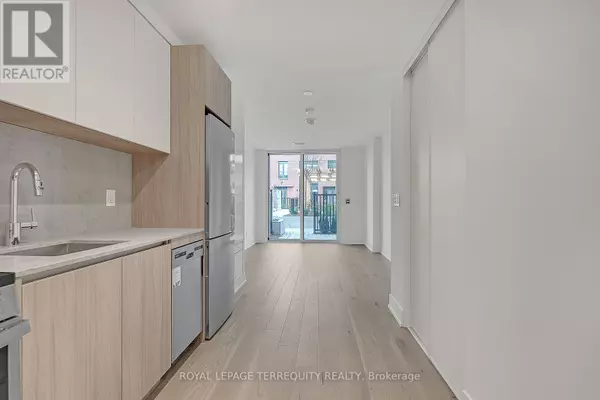 Toronto (downsview-roding-cfb), ON M3M0E2,11 Maryport AVE #127