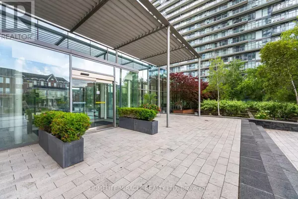 Toronto (high Park-swansea), ON M6S5B5,105 The Queensway AVE #2413