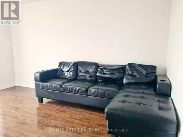Toronto (humberlea-pelmo Park), ON M9M3A1,3077 Weston RD #1105