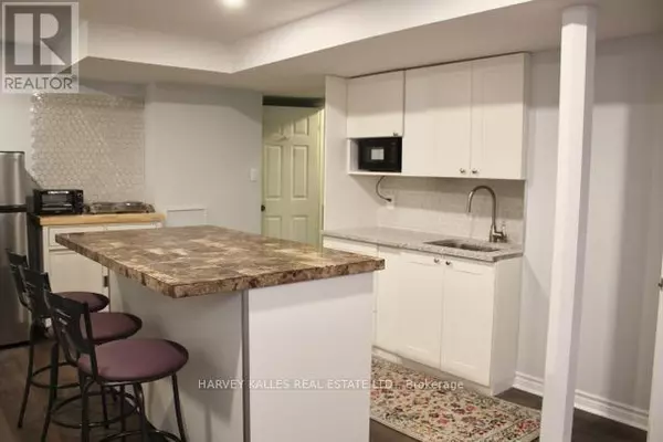 Mississauga (east Credit), ON L5N4M8,6028 CAMGREEN CIRCLE