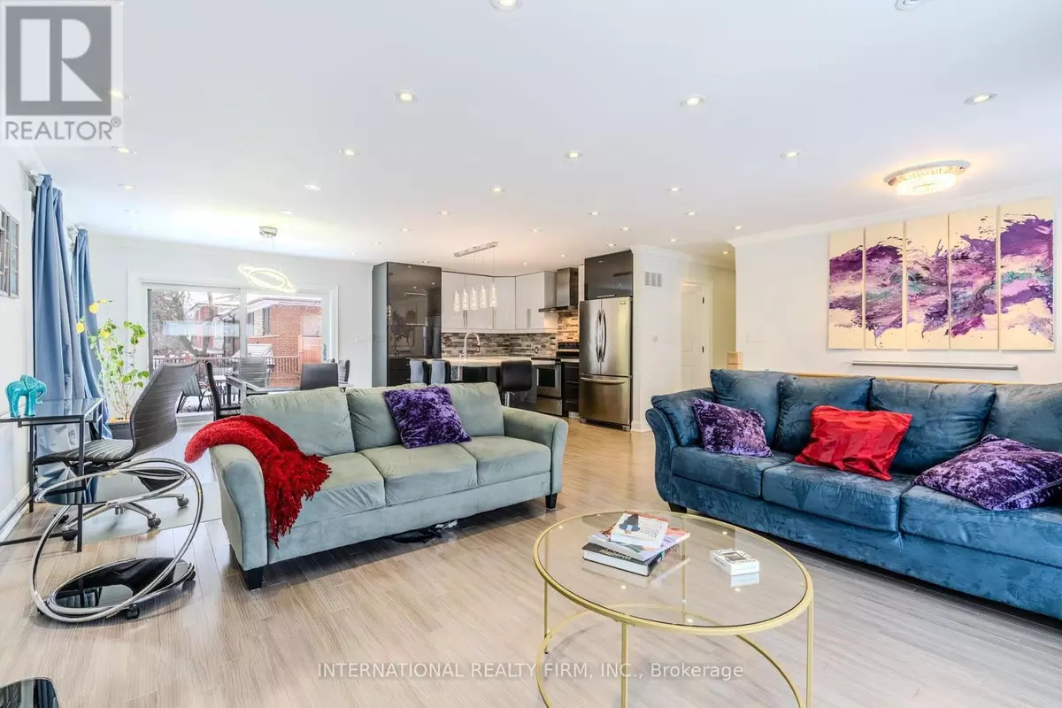 Toronto (brookhaven-amesbury), ON M6M2L5,24 Paramount CT #Main