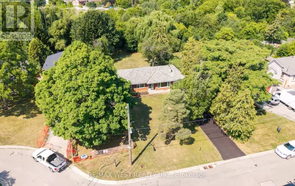 23 WALTHAM DRIVE, Toronto (thistletown-beaumonde Heights), ON M9V1S6