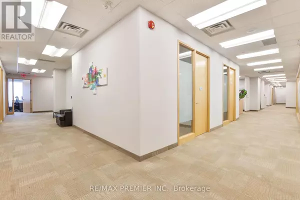 Oakville (ro River Oaks), ON L6H6M4,231 Oak Park BLVD #300-Q