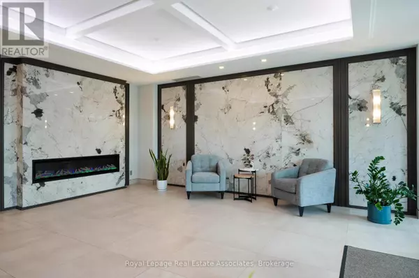 Oakville (ro River Oaks), ON L6H0E2,2325 Central Park DR #1112