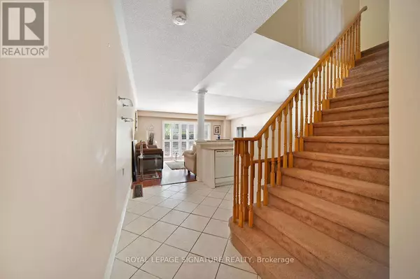 Oakville (fa Falgarwood), ON L6H2S5,1050 Grand BLVD #10
