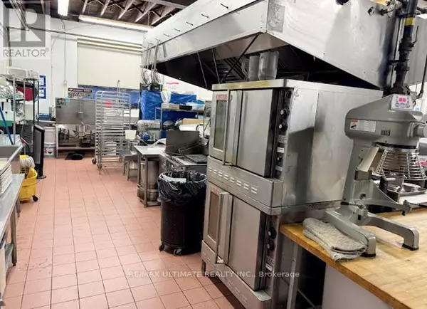 Toronto (runnymede-bloor West Village), ON M6S2S4,3419 DUNDAS STREET W