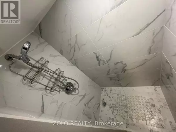 Toronto (runnymede-bloor West Village), ON M6S2C3,561 Annette ST #3