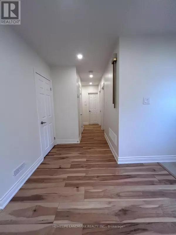Oakville (wo West), ON L6K2A1,490 Pineland AVE #Main Fl