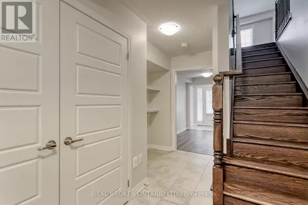 Oakville (go Glenorchy), ON L6H0X8,121 CHRISTOPHER ROAD