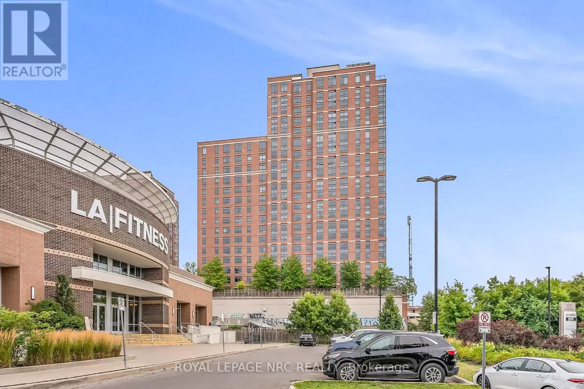 Toronto (junction Area), ON M6P5A1,60 Heintzman ST #933