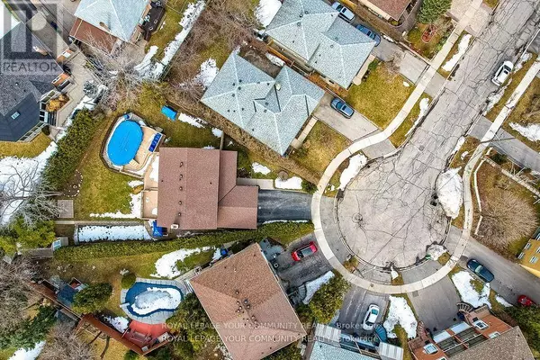 Toronto (markland Wood), ON M9C1H7,18 TERRYELLEN CRESCENT