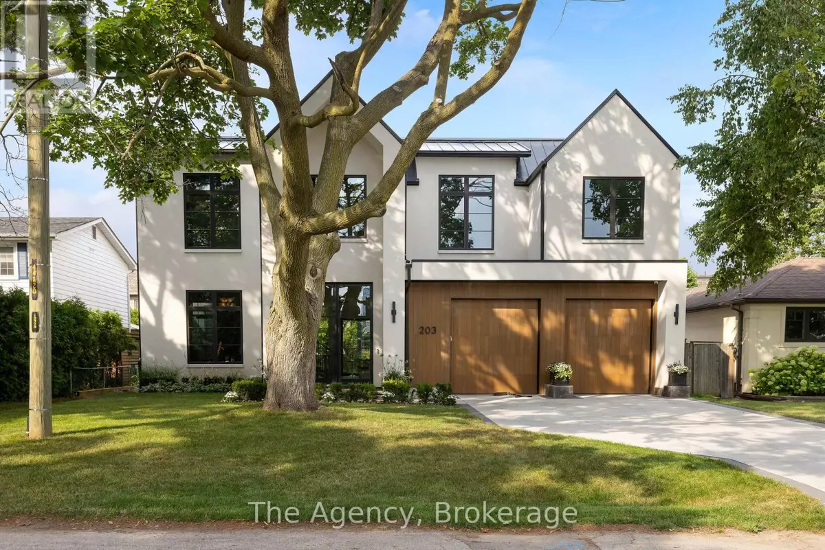 Oakville (wo West), ON L6K2T7,203 WEYBOURNE ROAD