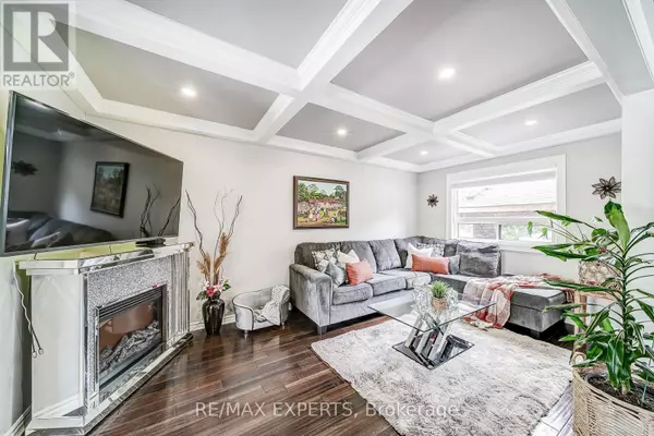Toronto (west Humber-clairville), ON M9V4J3,31 SHALOM CRESCENT