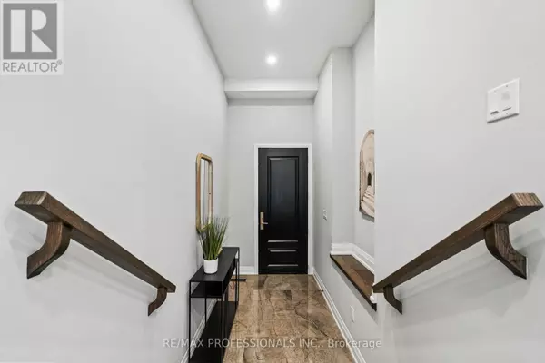 Toronto (eringate-centennial-west Deane), ON M9C4J7,11 ODESSA AVENUE