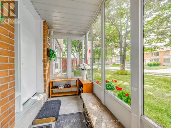 Toronto (willowridge-martingrove-richview), ON M9R3X8,21 WATERBURY DRIVE