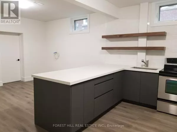 Toronto (stonegate-queensway), ON M8Y3A9,37 Penhurst AVE #Lower