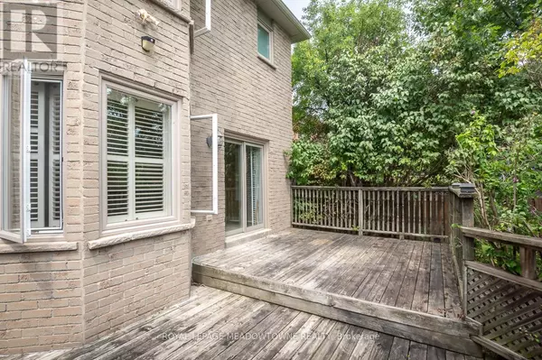 Oakville (ro River Oaks), ON L6H4C3,52 RIVER OAKS BOULEVARD E
