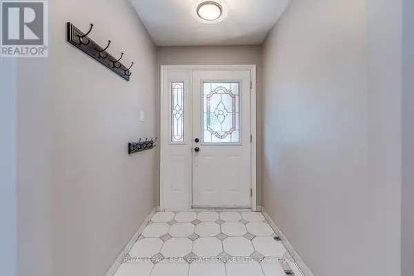 Oakville (wo West), ON L6K3R3,317 ULRIC CRESCENT