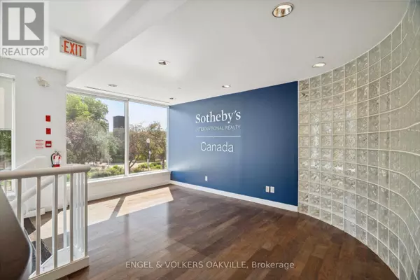 Oakville (oo Old Oakville), ON L6J1H3,125 LAKESHORE ROAD E