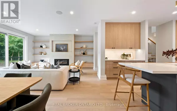 Toronto (stonegate-queensway), ON M8Y3V7,94 PRINCE EDWARD DRIVE S