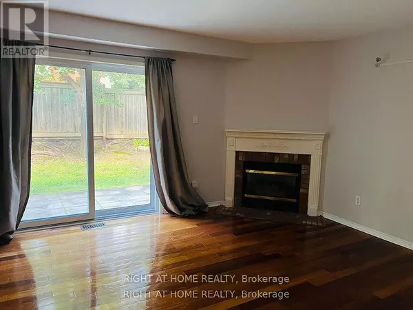 Mississauga (central Erin Mills), ON L5M5Z9,5958 Greensboro DR #2
