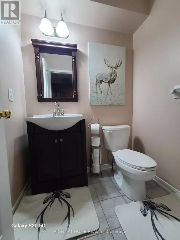 Mississauga (erindale), ON L5C4S7,3020 Cedarglen Gate #25