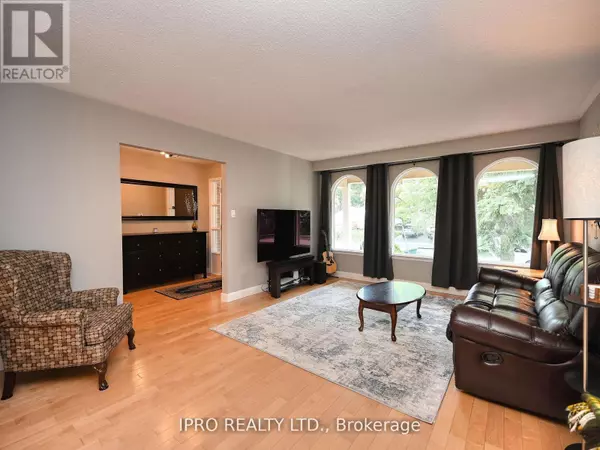 Mississauga (lorne Park), ON L5H3T7,986 VANIER DRIVE